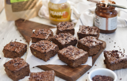 Fitness recept: Mekani brownie kolačići od banane s maslacem od kikirikija i kakaom